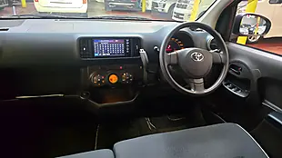 Used 2015 Toyota Yaris Hatchback Silver - Interior and Exterior details 3