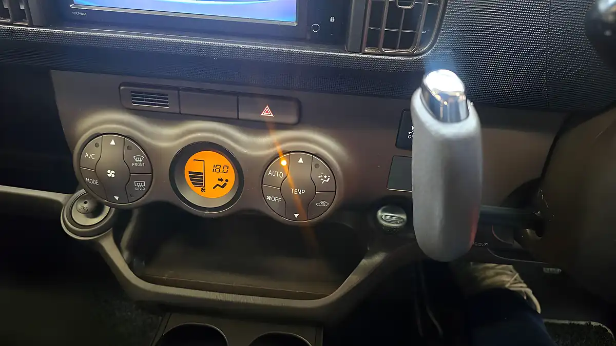 Used 2015 Toyota Yaris Hatchback Silver - Interior and Exterior details 7
