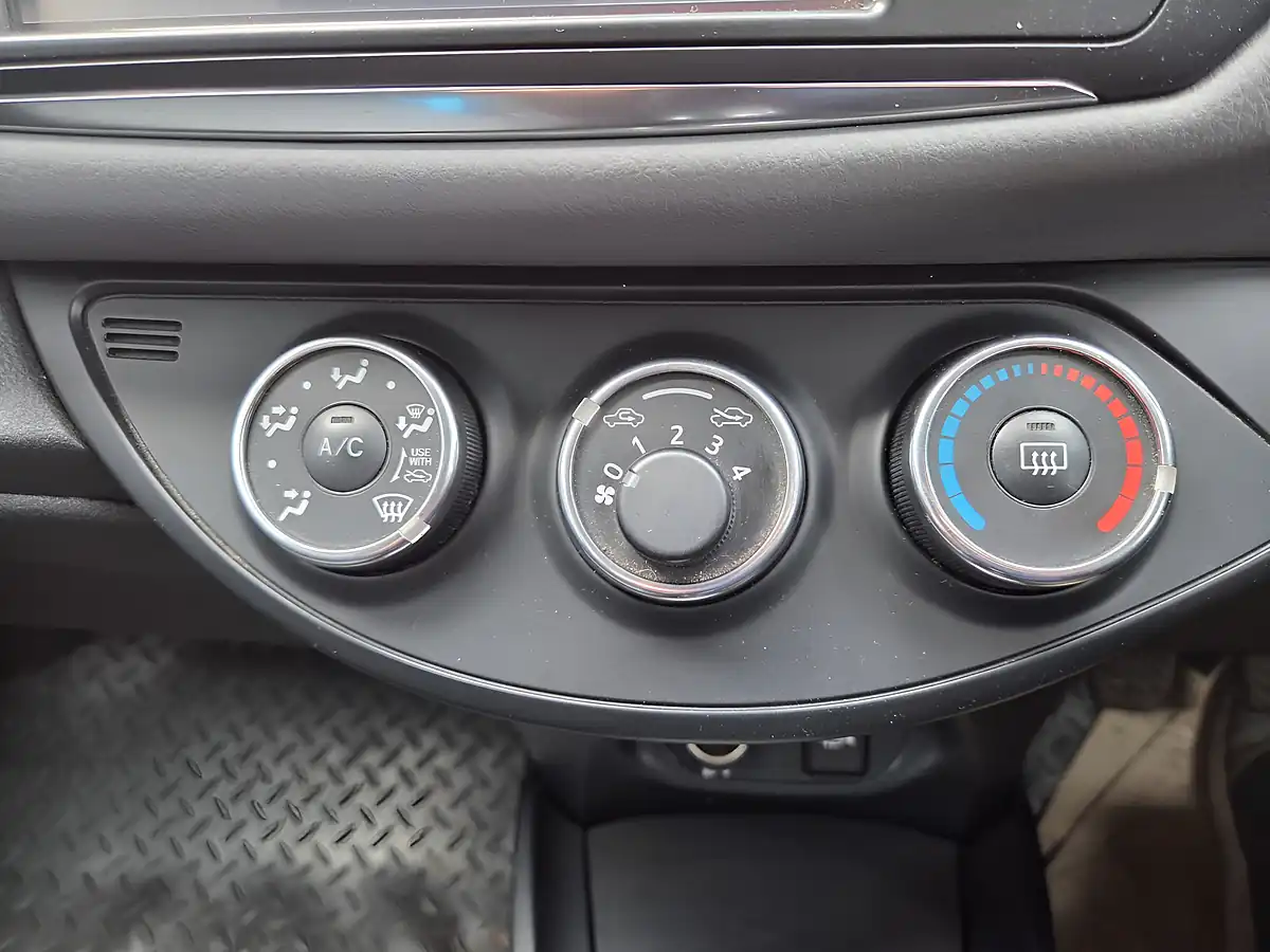 Used 2015 Toyota Yaris Icon Blue - Interior and Exterior details 12