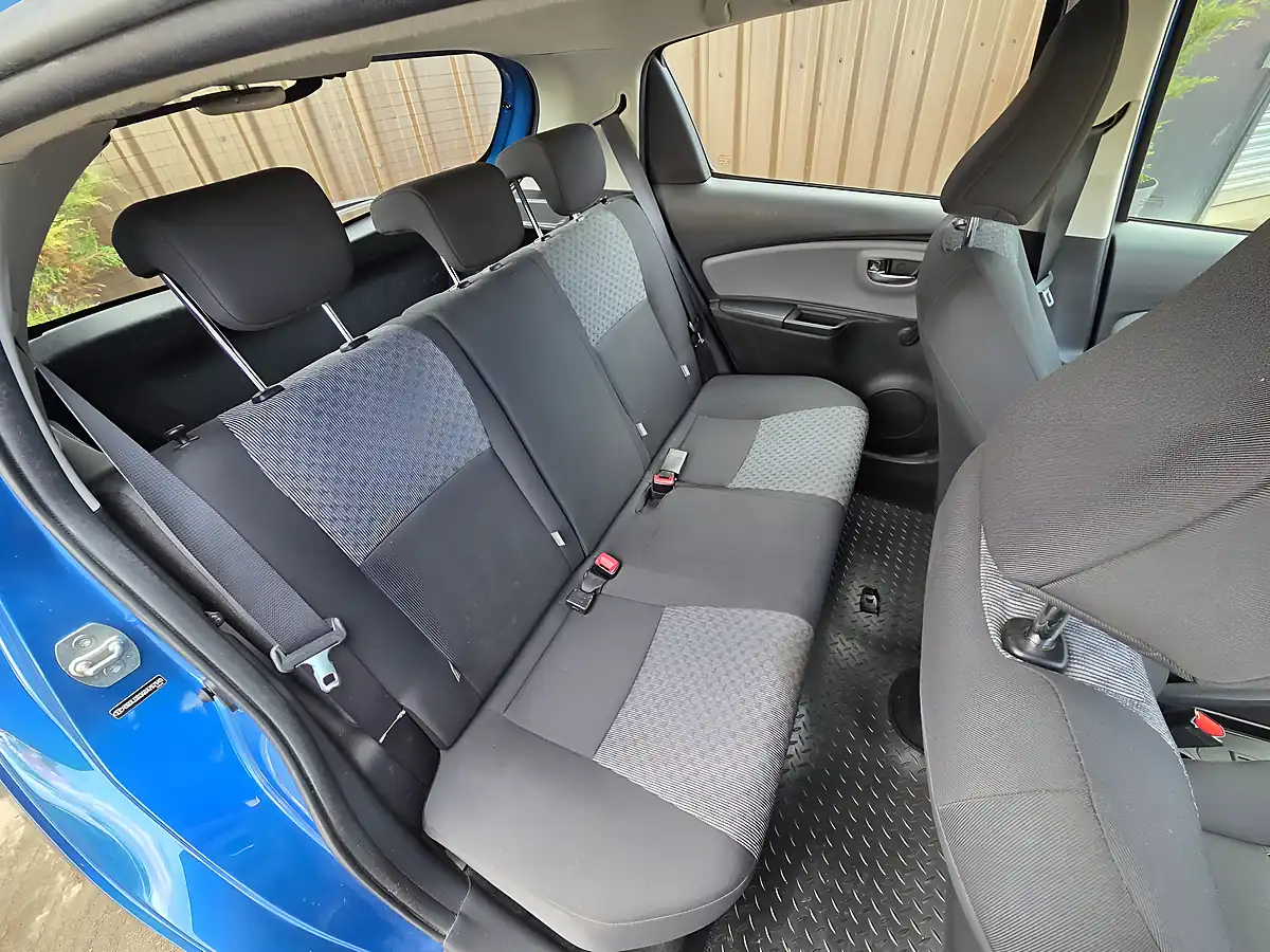 Used 2015 Toyota Yaris Icon Blue - Interior and Exterior details 15