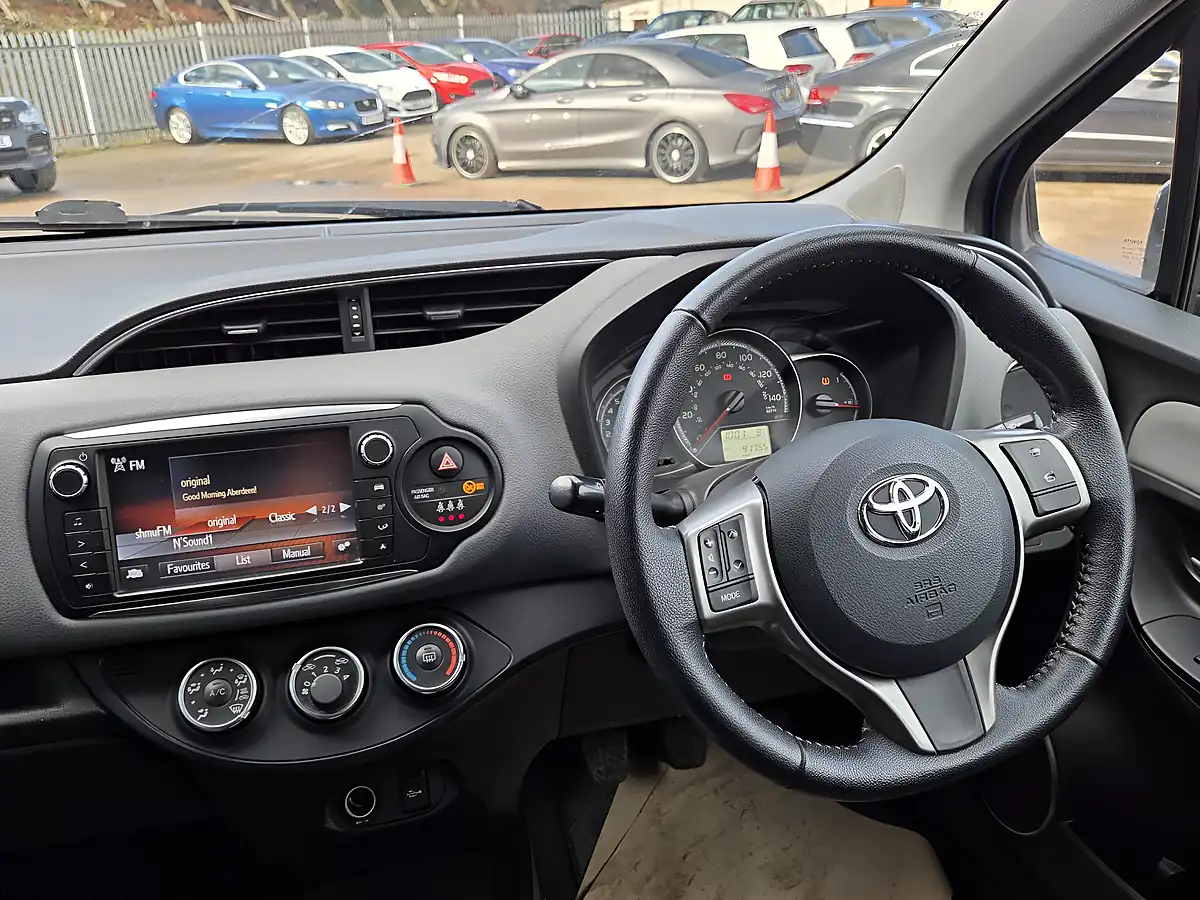 Used 2015 Toyota Yaris Icon Blue - Interior and Exterior details 7