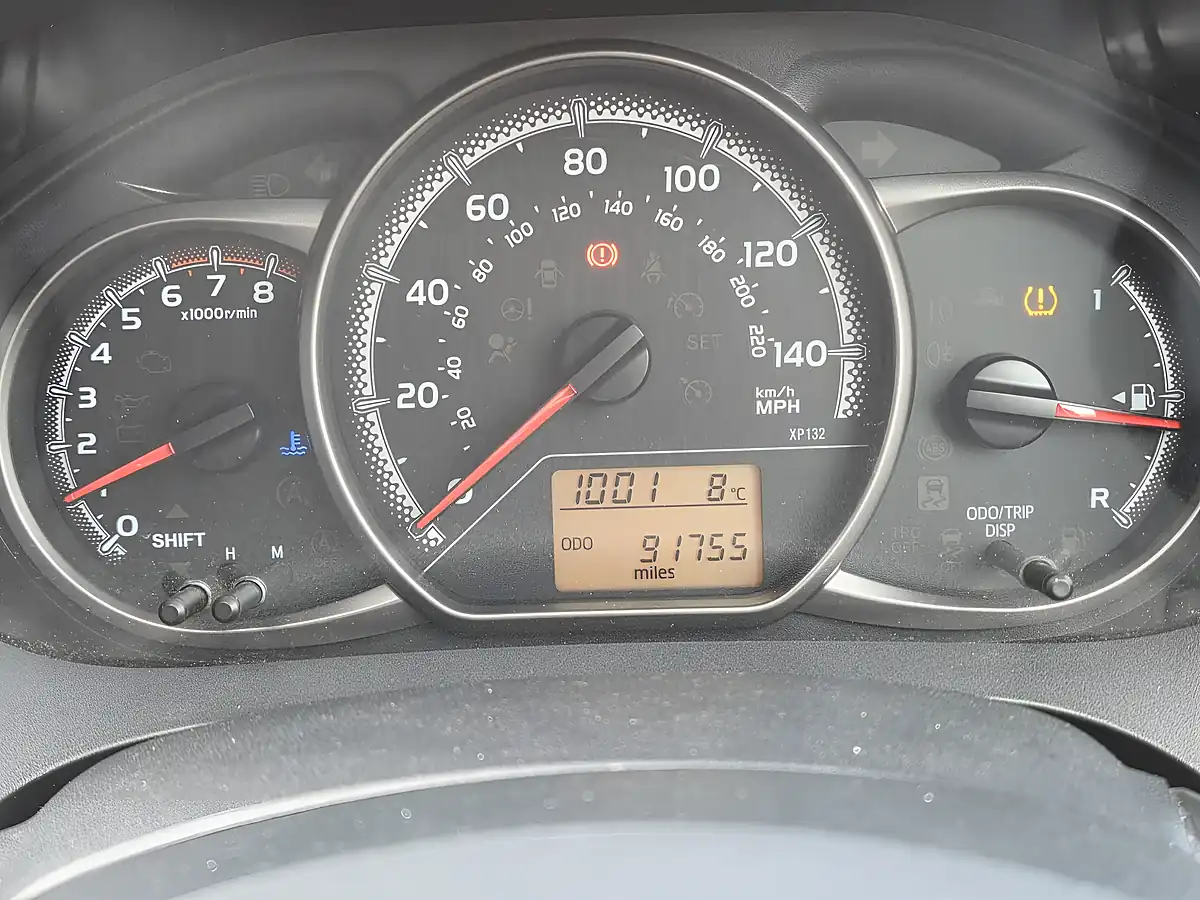 Used 2015 Toyota Yaris Icon Blue - Interior and Exterior details 9