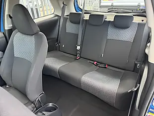 Used 2015 Toyota Yaris Icon Blue - Interior and Exterior details 11
