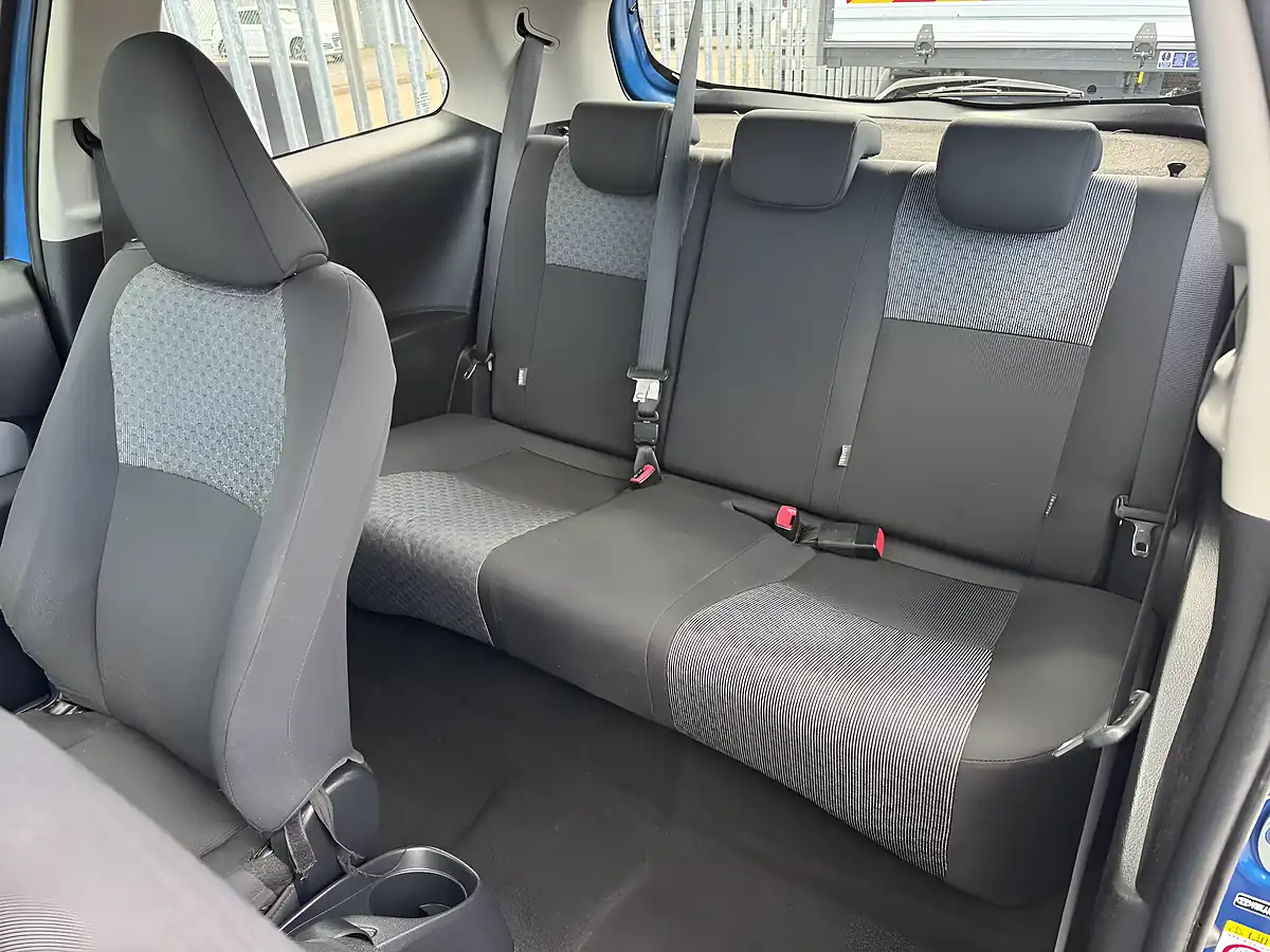 Used 2015 Toyota Yaris Icon Blue - Interior and Exterior details 11
