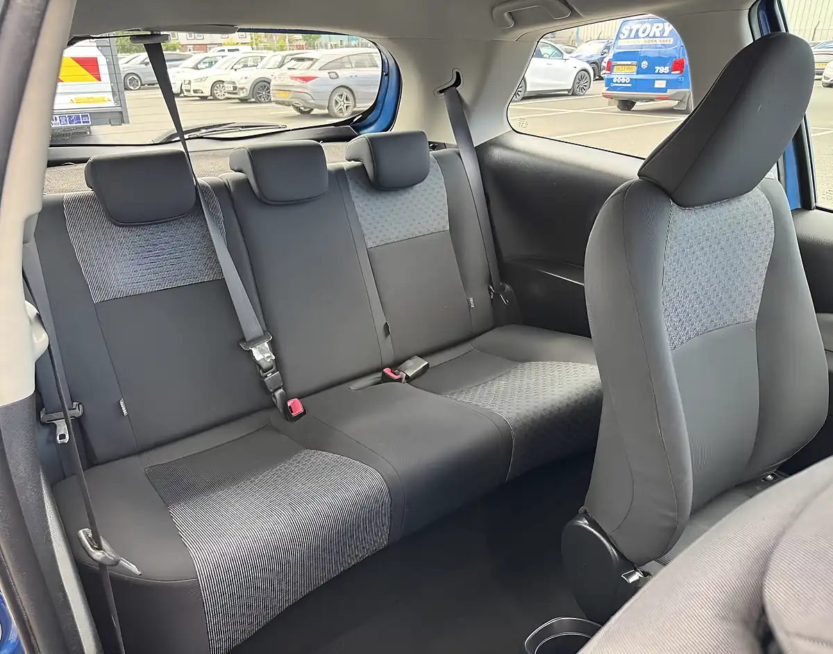 Used 2015 Toyota Yaris Icon Blue - Interior and Exterior details 12