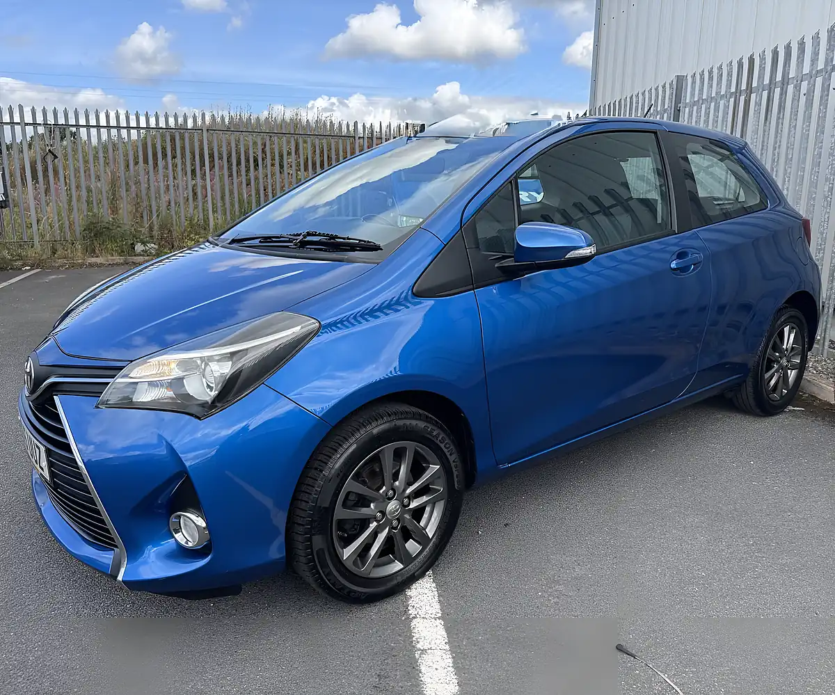 Used 2015 Toyota Yaris Icon Blue - Interior and Exterior details 2