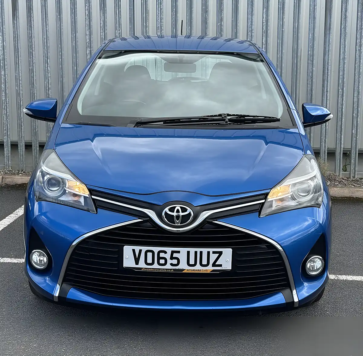 Used 2015 Toyota Yaris Icon Blue - Interior and Exterior details 3