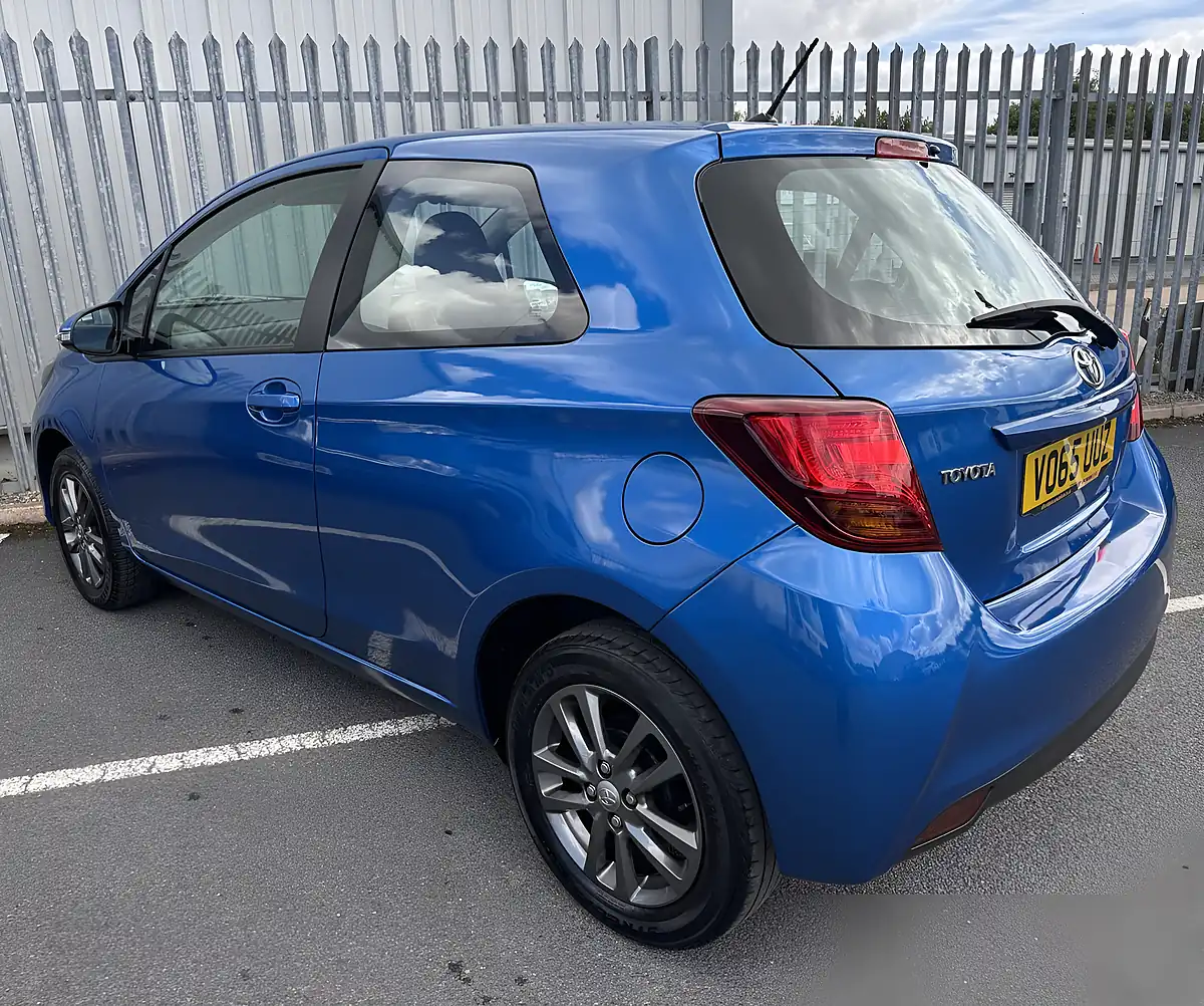 Used 2015 Toyota Yaris Icon Blue - Interior and Exterior details 4