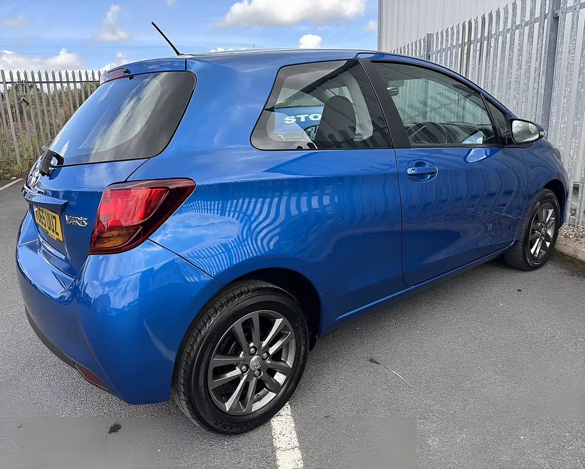 Used 2015 Toyota Yaris Icon Blue - Interior and Exterior details 5