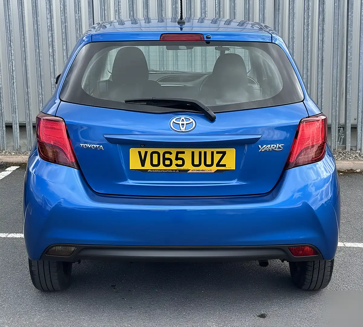 Used 2015 Toyota Yaris Icon Blue - Interior and Exterior details 6
