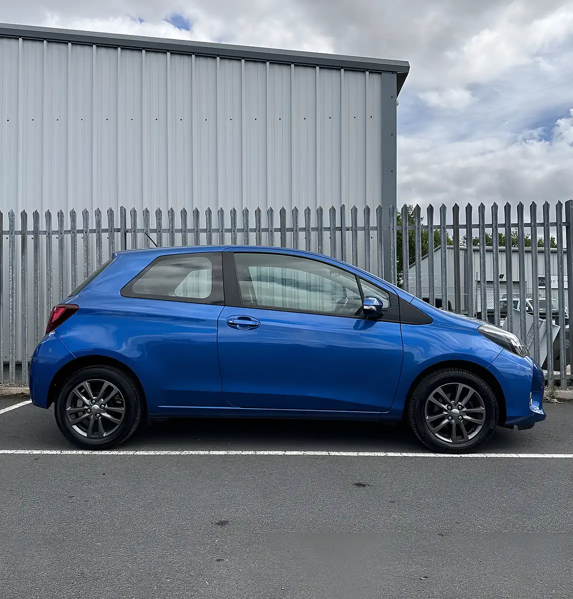 Used 2015 Toyota Yaris Icon Blue - Interior and Exterior details 7