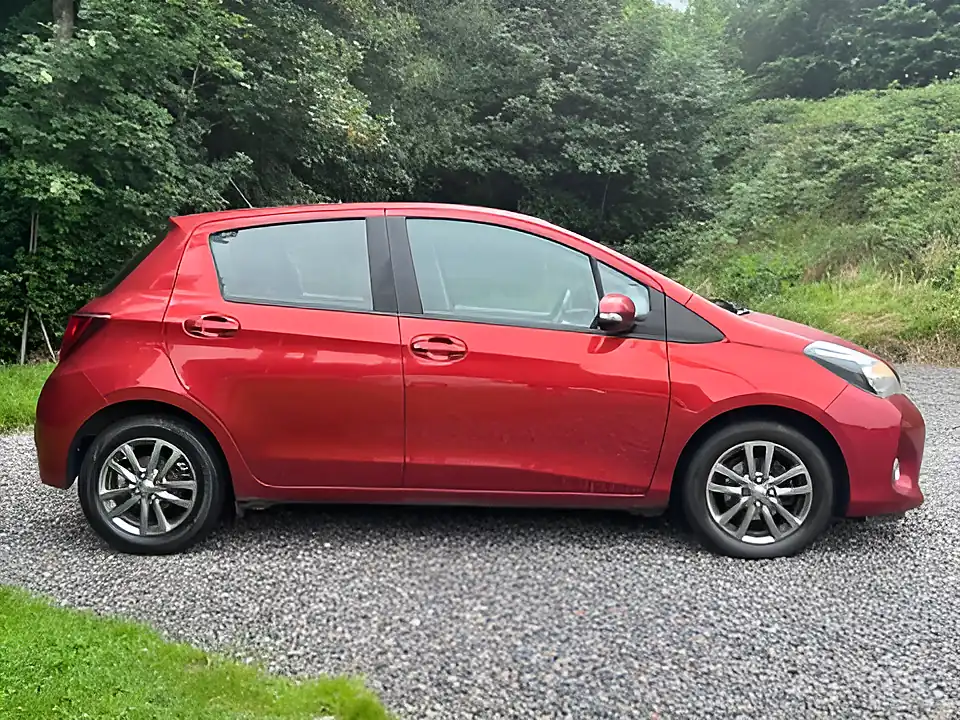 Used 2015 Toyota Yaris Icon Burning Red - Interior and Exterior details 4