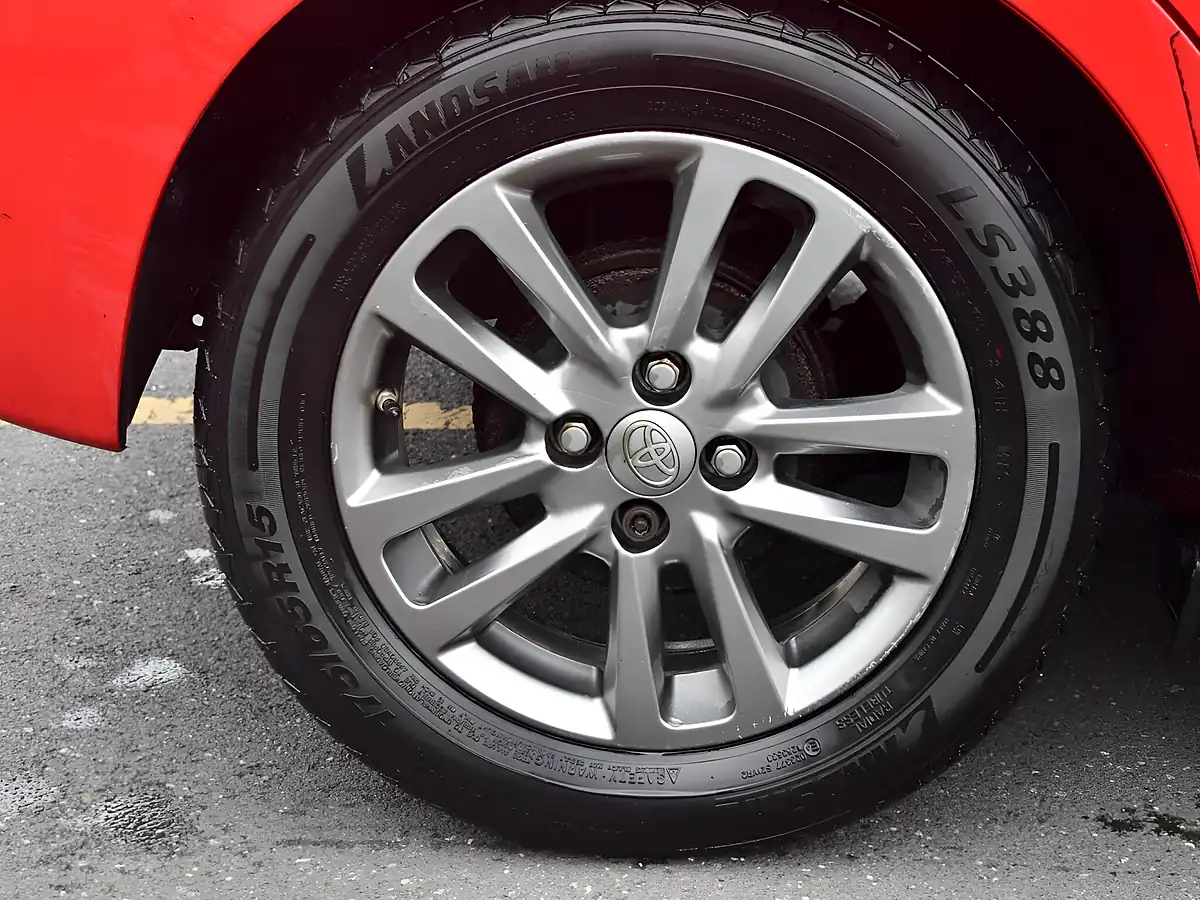 Used 2015 Toyota Yaris Icon Red - Interior and Exterior details 10