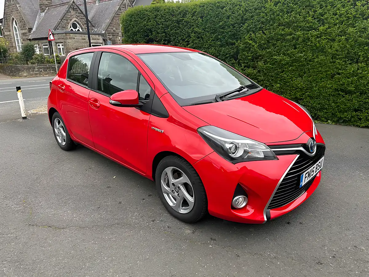 Used 2015 Toyota Yaris Icon Red - Front View