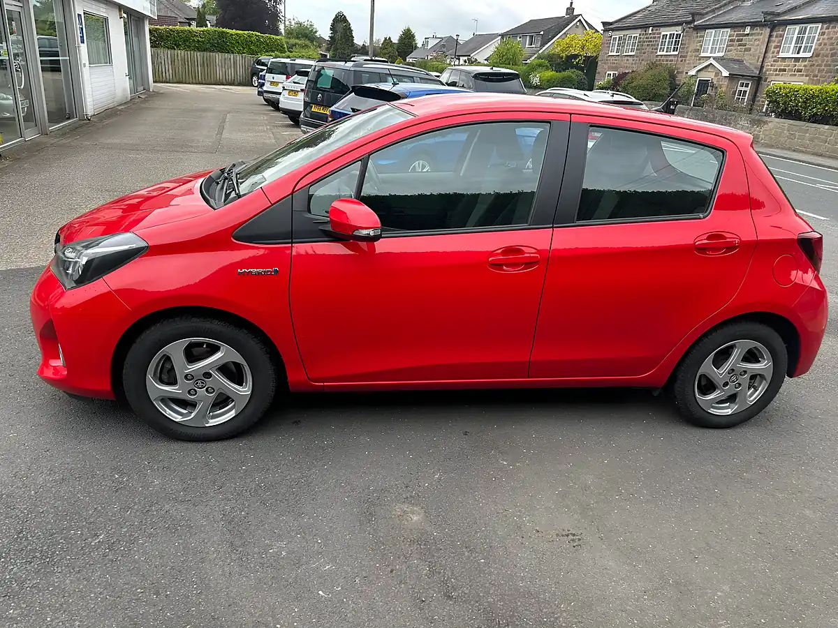 Used 2015 Toyota Yaris Icon Red - Interior and Exterior details 4