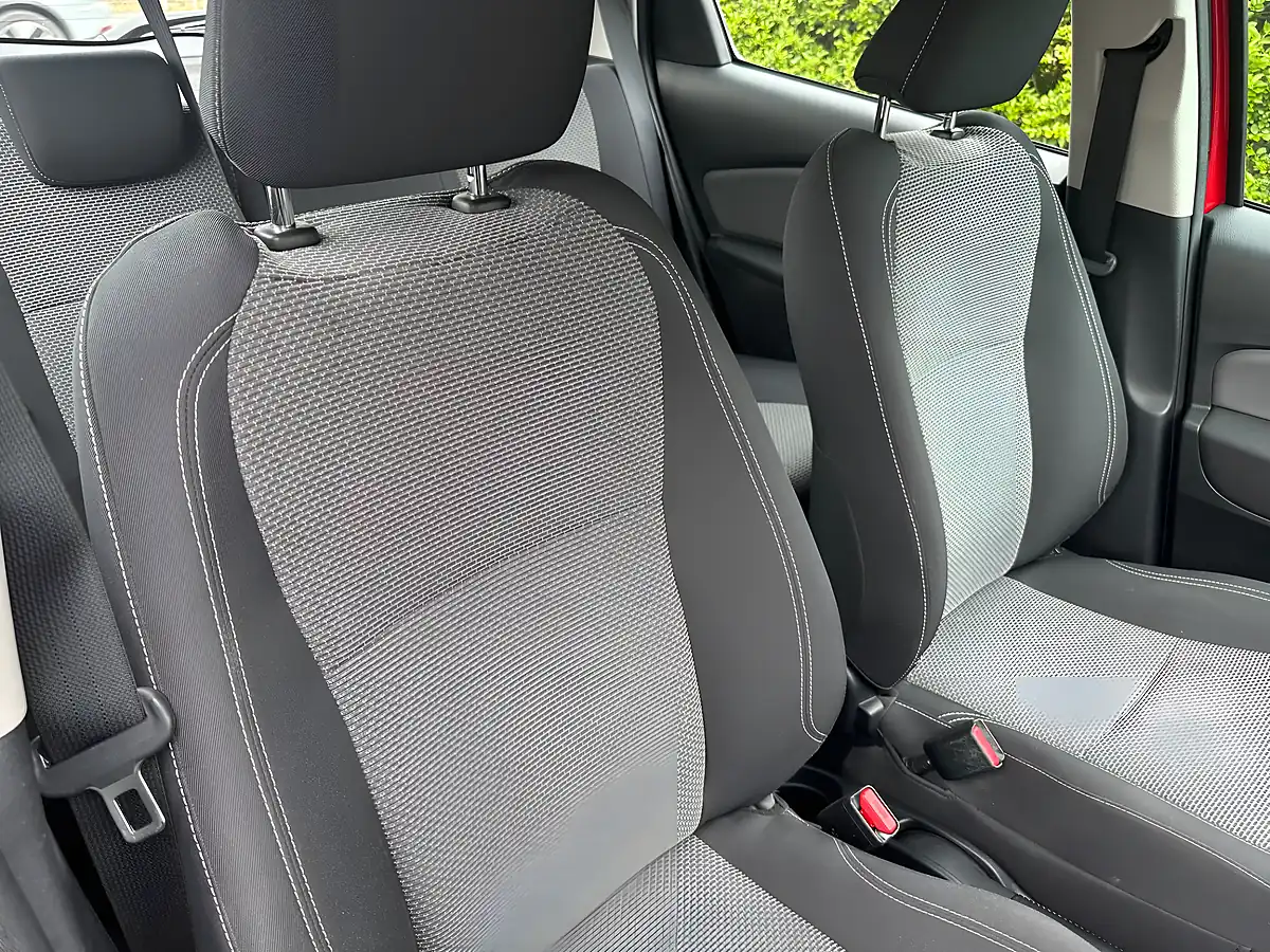 Used 2015 Toyota Yaris Icon Red - Interior and Exterior details 9