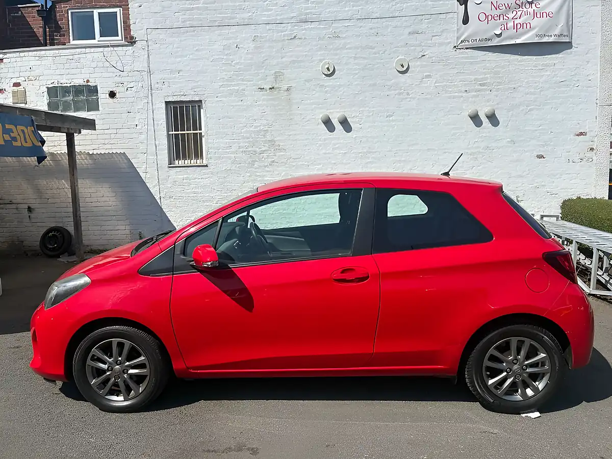 Used 2015 Toyota Yaris Icon Red - Interior and Exterior details 5