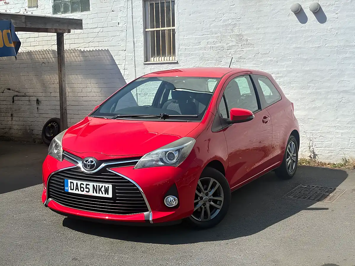 Used 2015 Toyota Yaris Icon Red - Interior and Exterior details 7