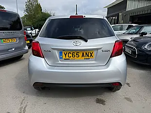 Used 2015 Toyota Yaris Icon Silver - Interior and Exterior details 11