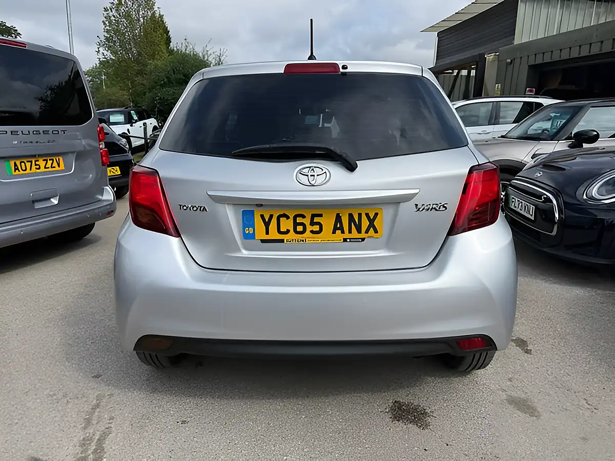 Used 2015 Toyota Yaris Icon Silver - Interior and Exterior details 11