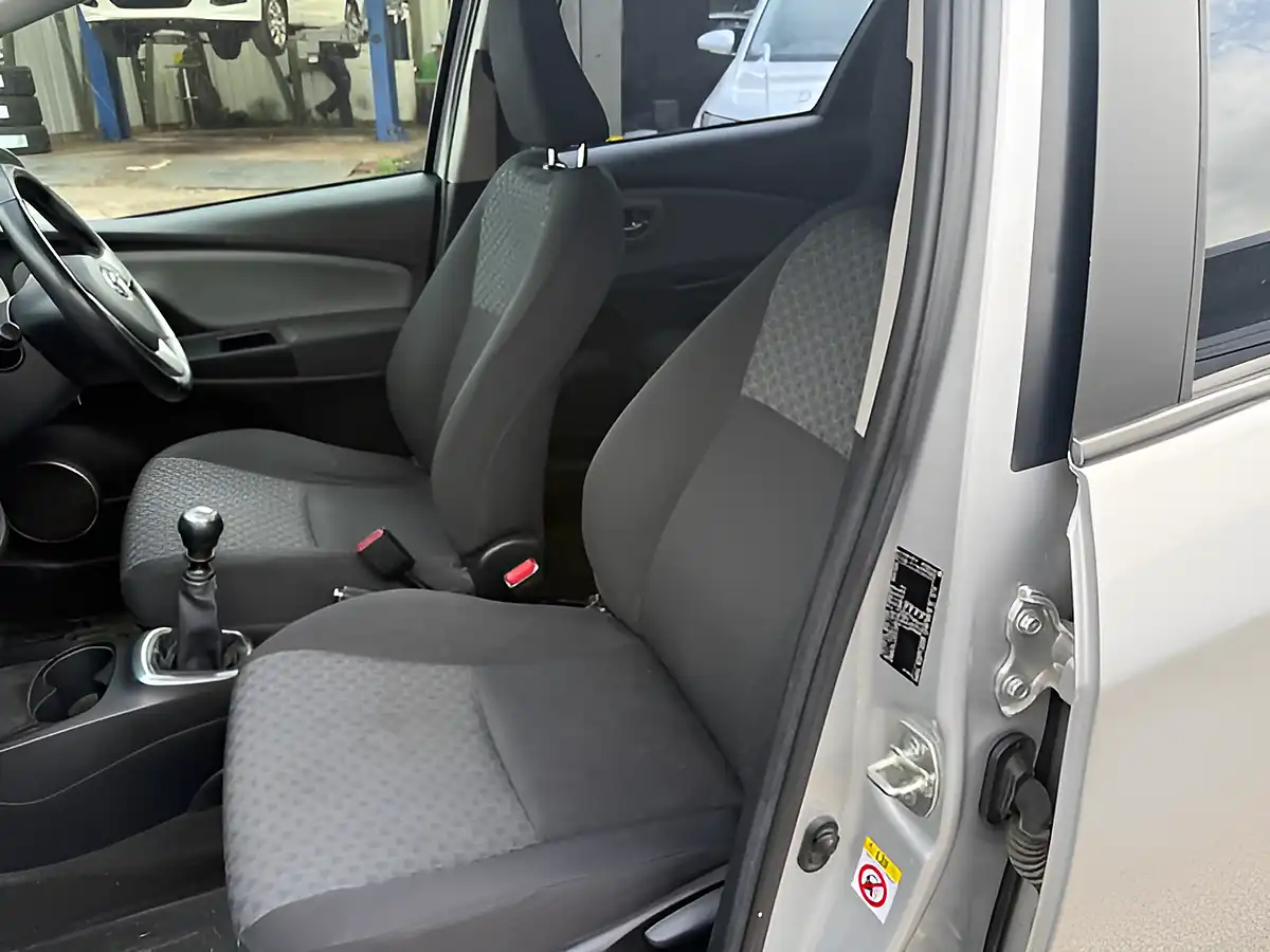 Used 2015 Toyota Yaris Icon Silver - Interior and Exterior details 13
