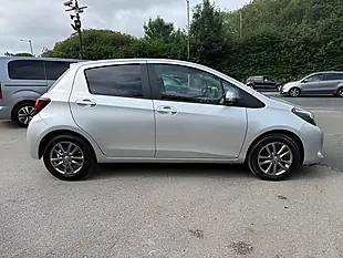 Used 2015 Toyota Yaris Icon Silver - Interior and Exterior details 5