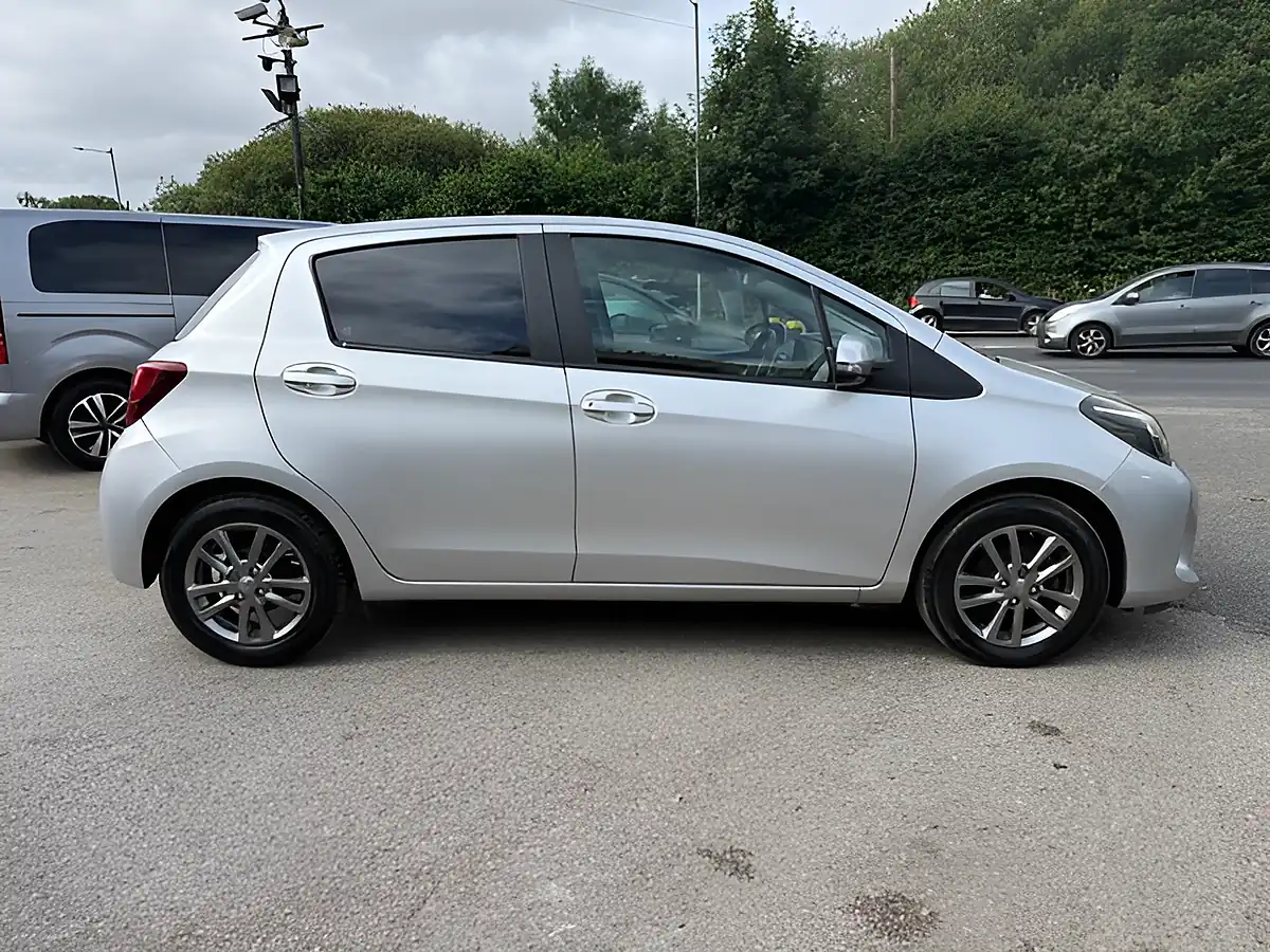 Used 2015 Toyota Yaris Icon Silver - Interior and Exterior details 5