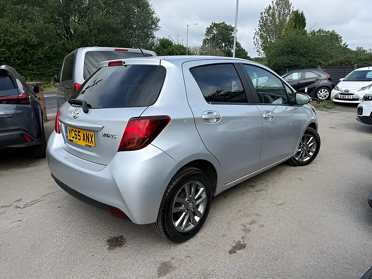 Used 2015 Toyota Yaris Icon Silver - Interior and Exterior details 6