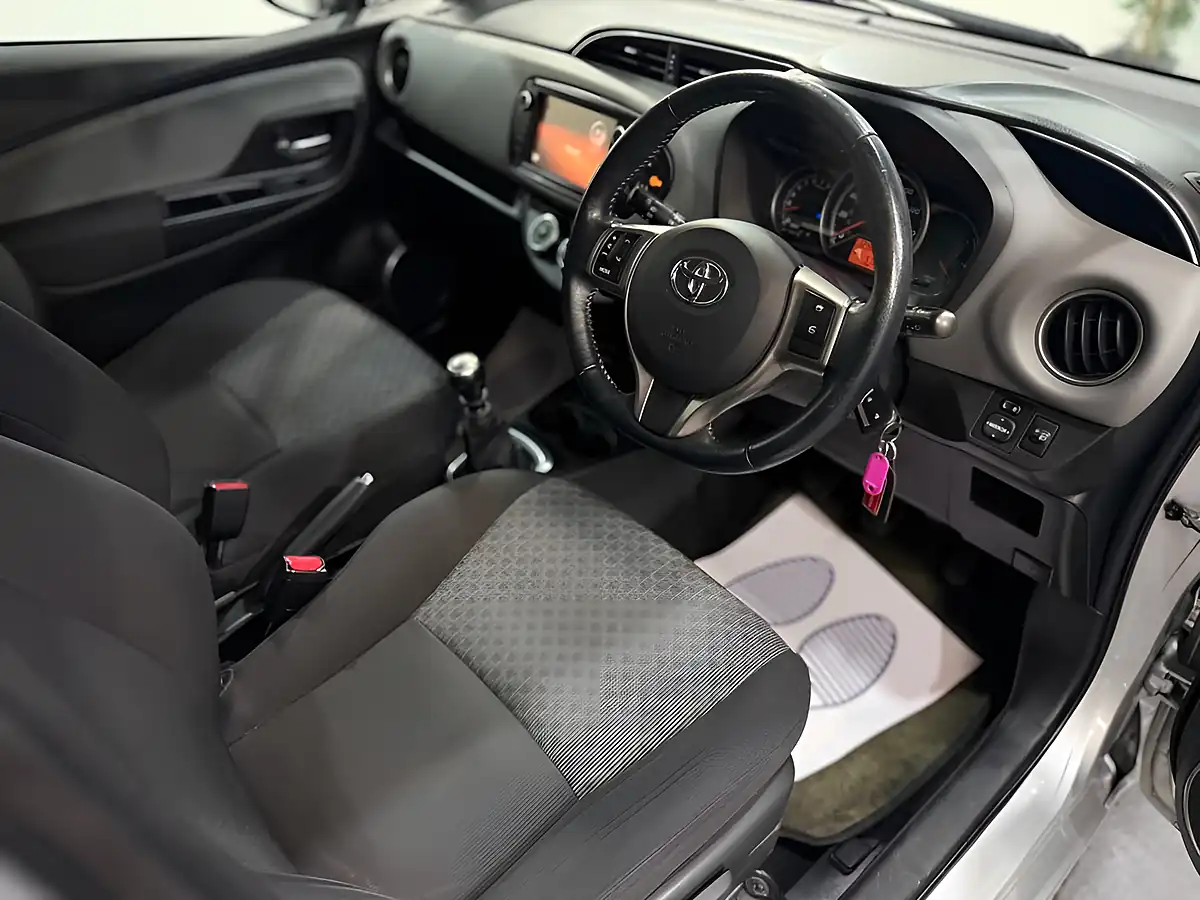 Used 2015 Toyota Yaris Icon Silver - Interior and Exterior details 10