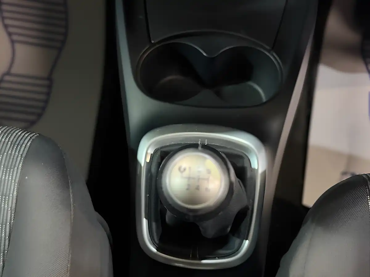 Used 2015 Toyota Yaris Icon Silver - Interior and Exterior details 14