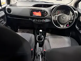 Used 2015 Toyota Yaris Icon Silver - Interior and Exterior details 16