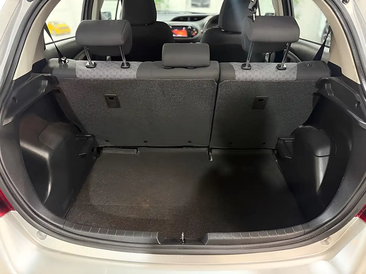 Used 2015 Toyota Yaris Icon Silver - Interior and Exterior details 20