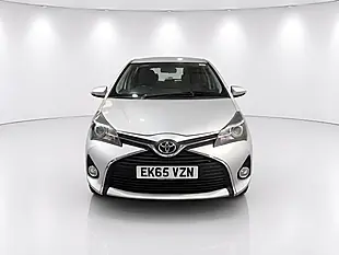 Used 2015 Toyota Yaris Icon Silver - Interior and Exterior details 3