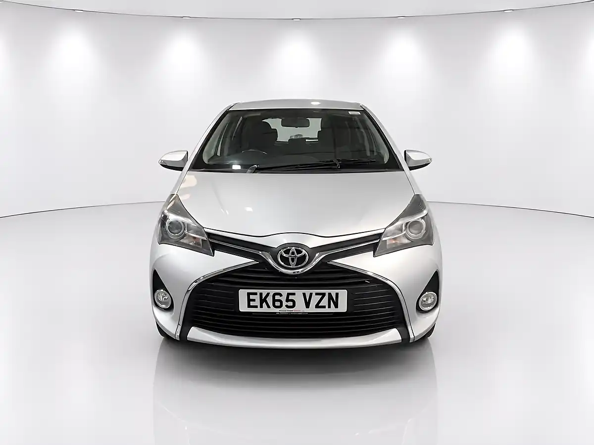Used 2015 Toyota Yaris Icon Silver - Interior and Exterior details 3