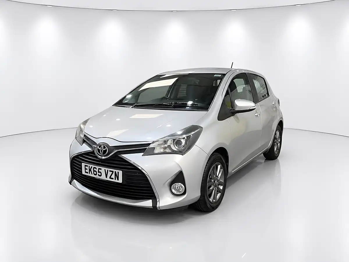 Used 2015 Toyota Yaris Icon Silver - Interior and Exterior details 4