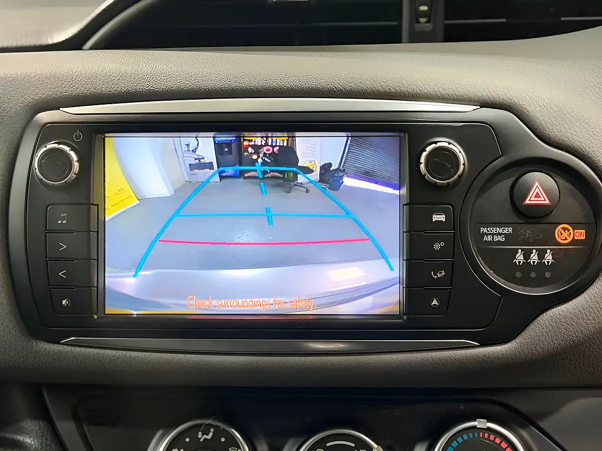 Used 2015 Toyota Yaris Icon Silver - Interior and Exterior details 5