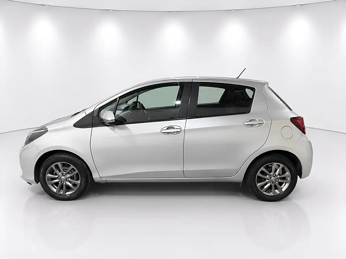 Used 2015 Toyota Yaris Icon Silver - Interior and Exterior details 6