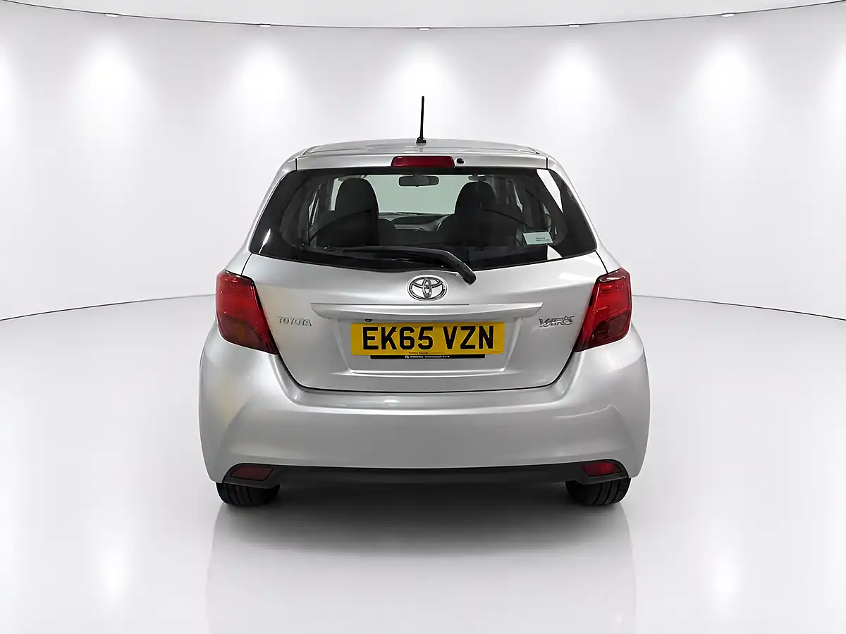 Used 2015 Toyota Yaris Icon Silver - Interior and Exterior details 8