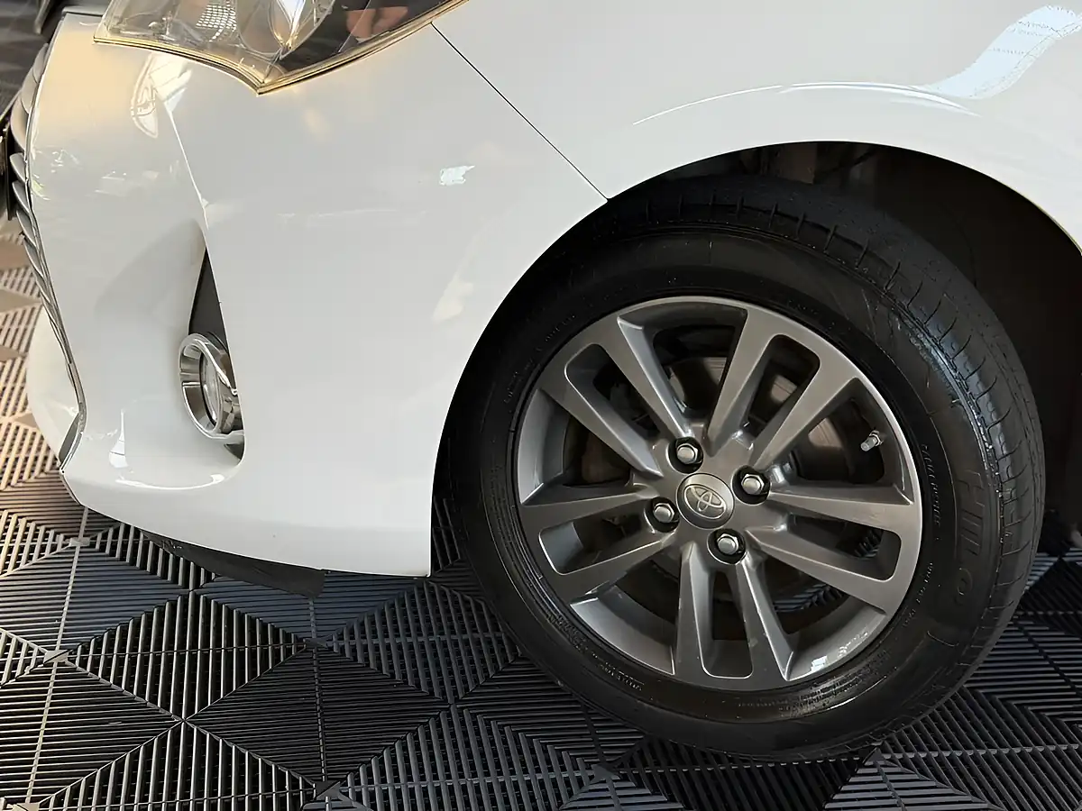 Used 2015 Toyota Yaris Icon White - Interior and Exterior details 4