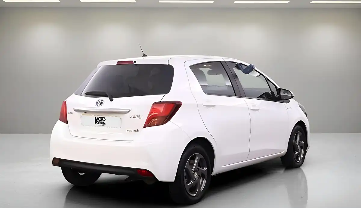 Used 2015 Toyota Yaris Icon White - Interior and Exterior details 11