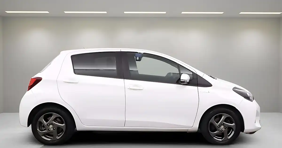 Used 2015 Toyota Yaris Icon White - Interior and Exterior details 3