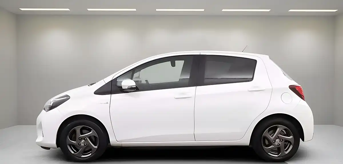 Used 2015 Toyota Yaris Icon White - Interior and Exterior details 4