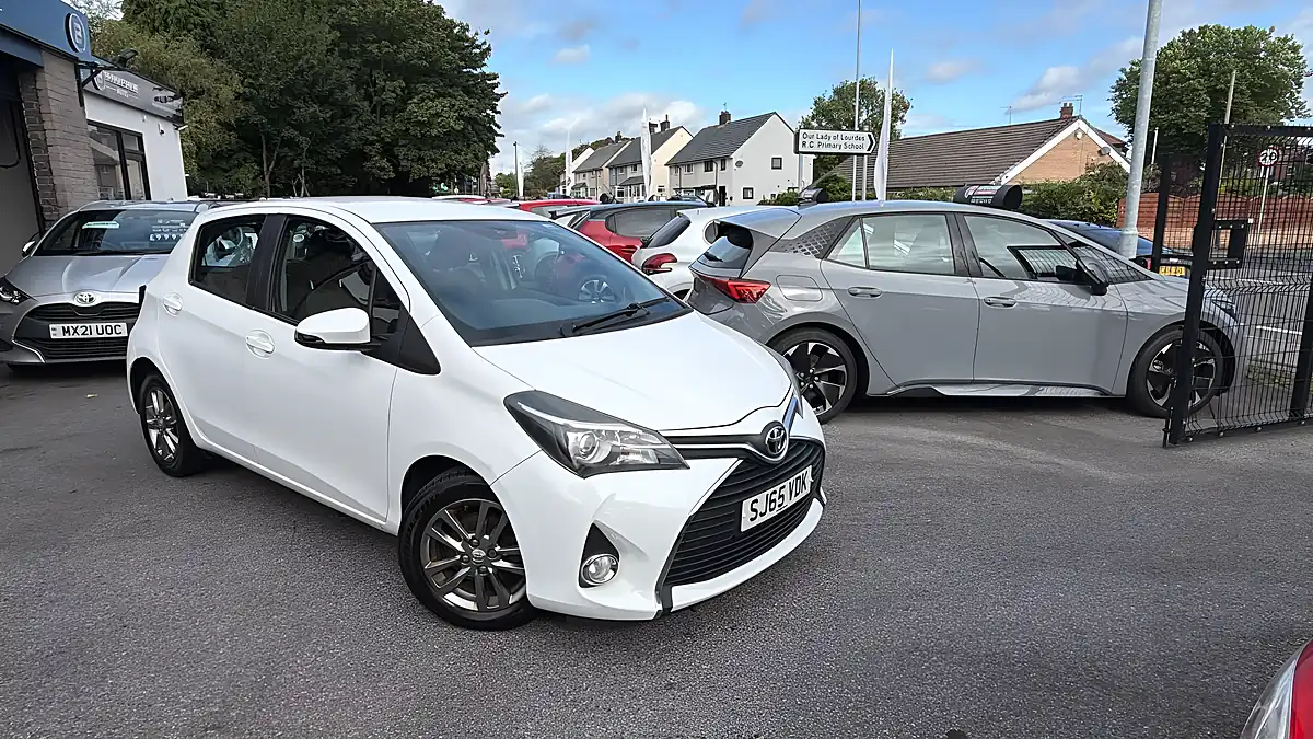 Used 2015 Toyota Yaris Icon White - Front View