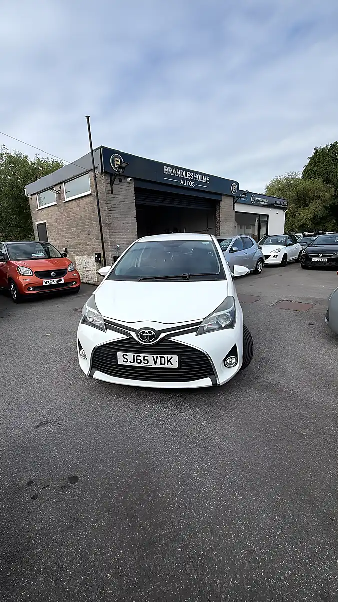 Used 2015 Toyota Yaris Icon White - Interior and Exterior details 3