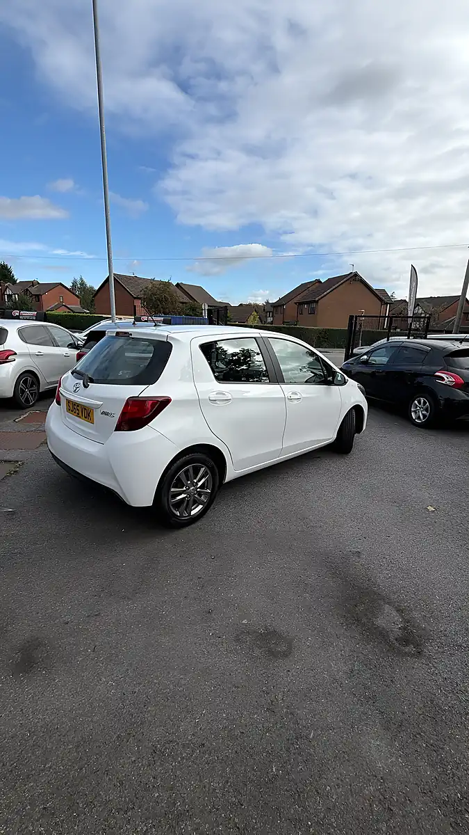 Used 2015 Toyota Yaris Icon White - Interior and Exterior details 4