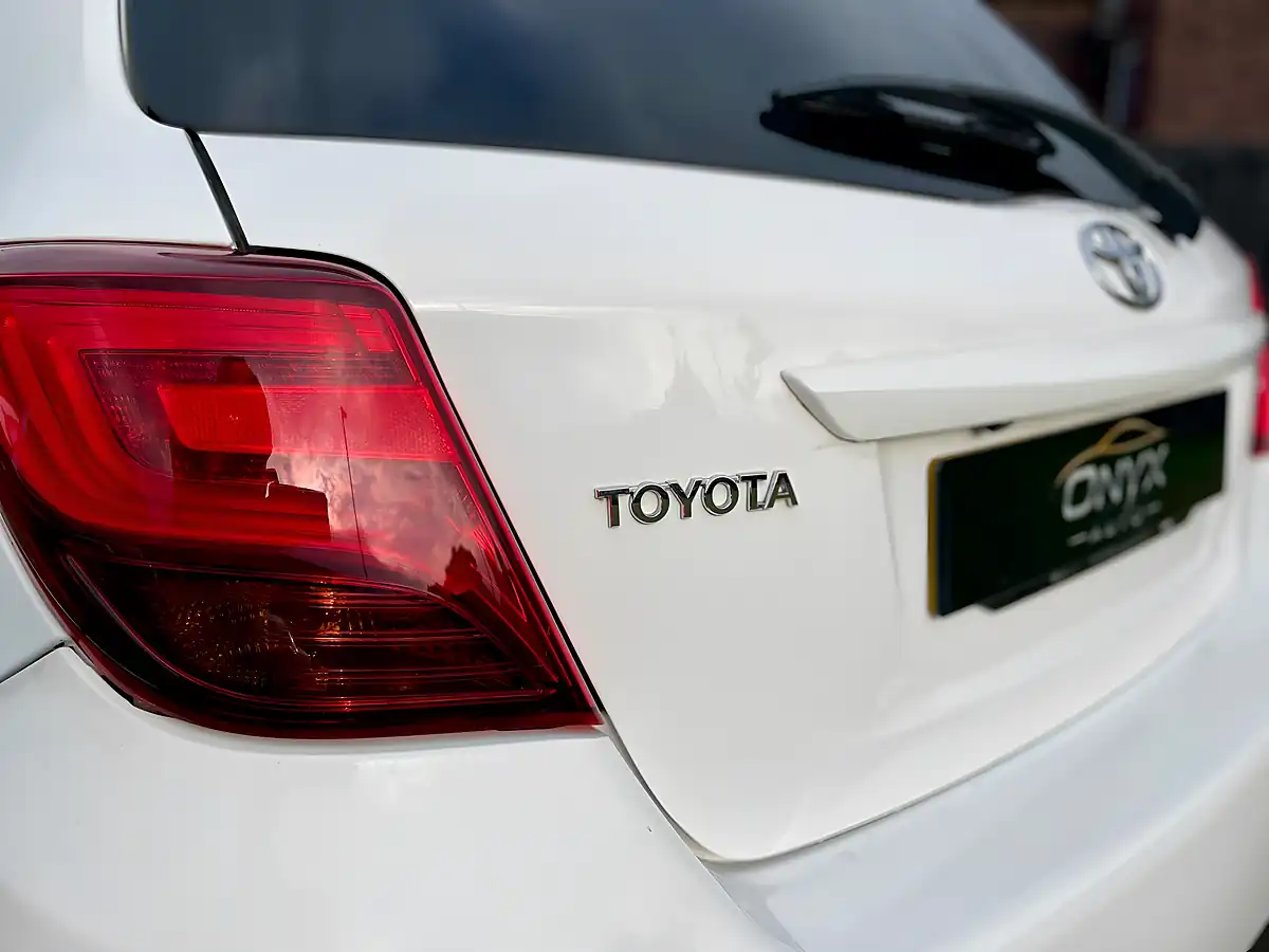 Used 2015 Toyota Yaris Sport Pure White - Interior and Exterior details 12