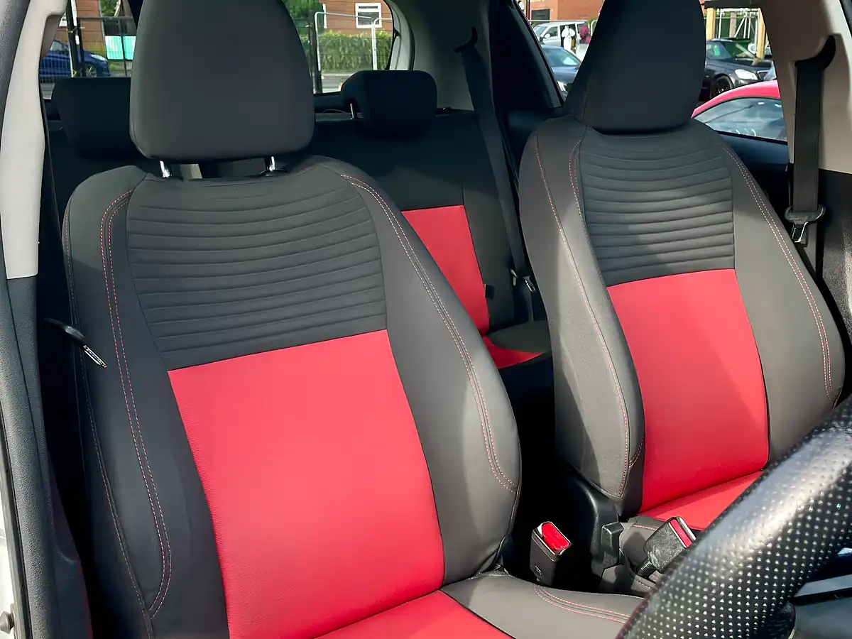 Used 2015 Toyota Yaris Sport Pure White - Interior and Exterior details 14