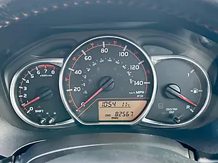 Used 2015 Toyota Yaris Sport Pure White - Interior and Exterior details 18