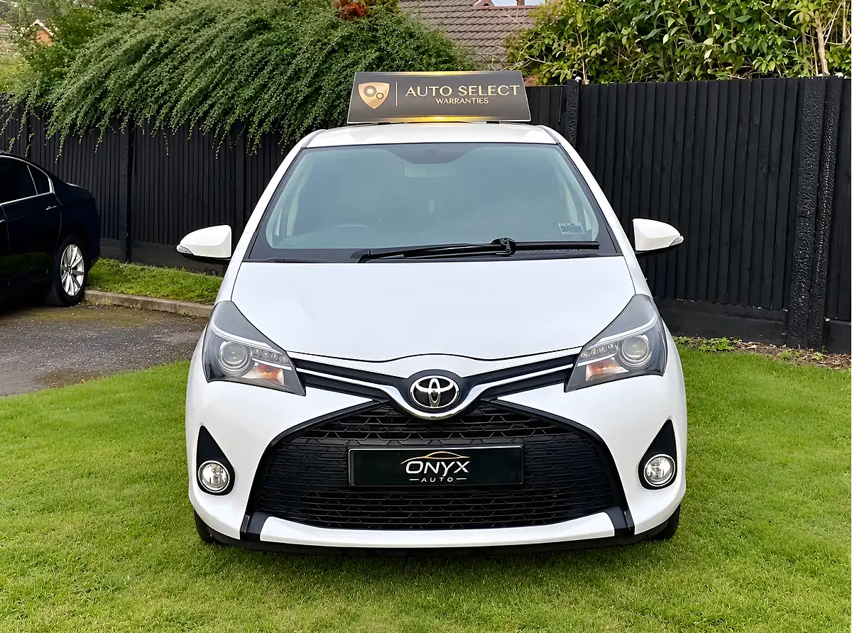 Used 2015 Toyota Yaris Sport Pure White - Interior and Exterior details 4
