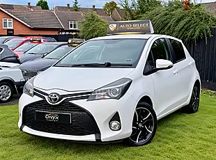Used 2015 Toyota Yaris Sport Pure White - Interior and Exterior details 5